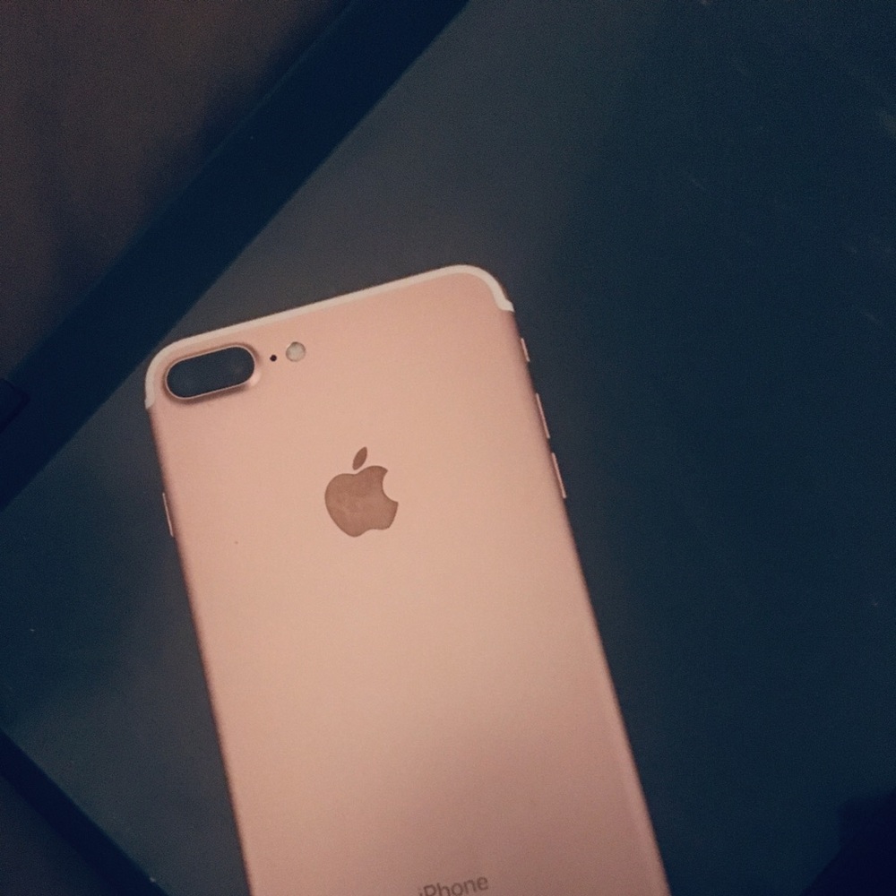 Iphone 7 Plus - image 1